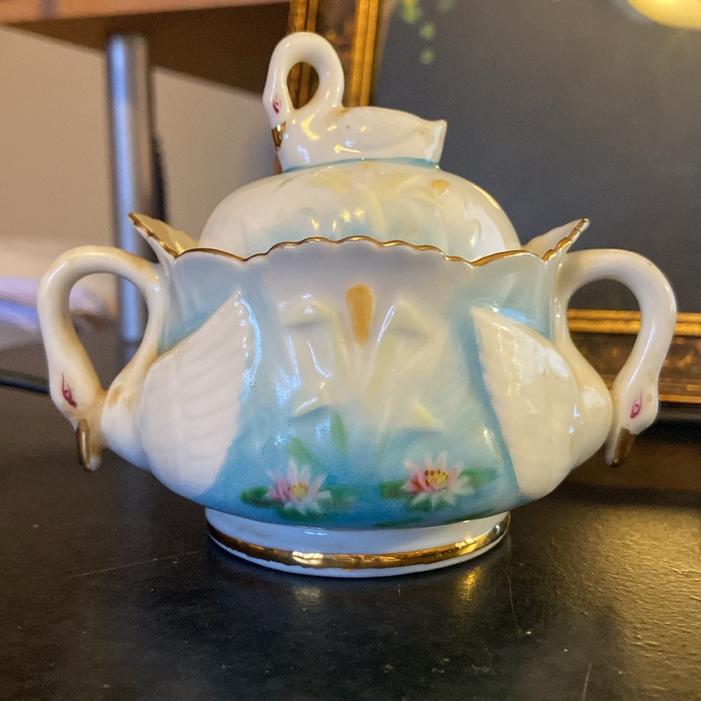 Vintage Swan occupied Japan double handle covered small sugar bowl